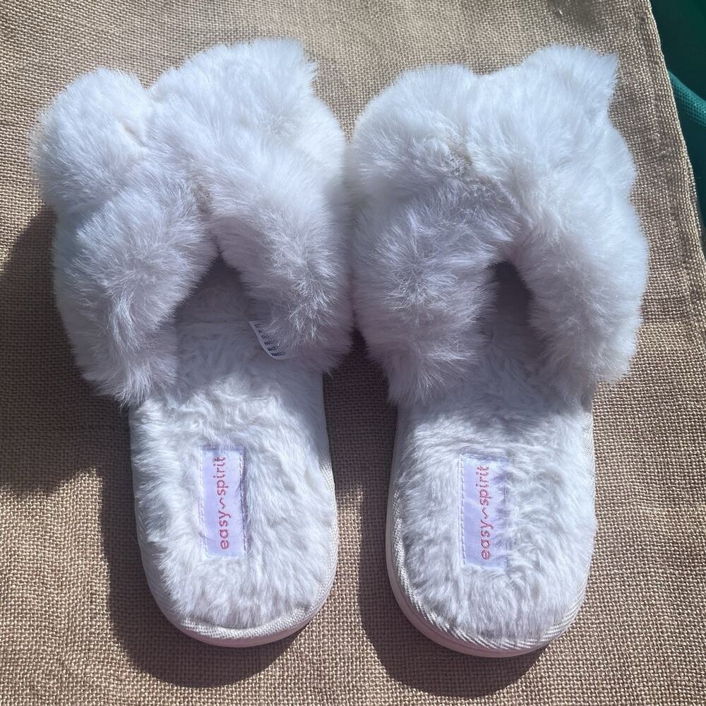 Easy Spirit Faux Fur Slippers w/ Hard Souls White - Size 7.5 (U.S)